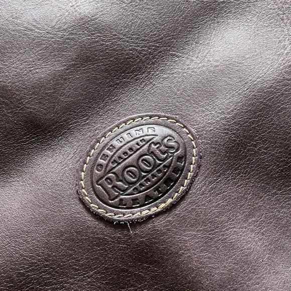 ROOTS Leather Venetian Villager Bag in Purple colour - Picture 5 of 9